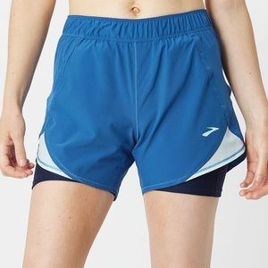 Brooks Women Chaser 5" 2 in 1 short size Medium NWT